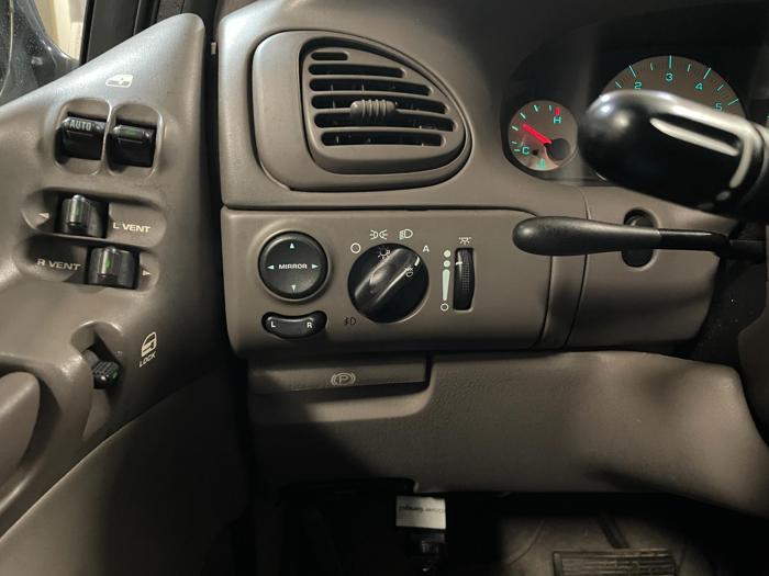 2000 chrysler town-&-country limited with 89273 miles for sale near elk-river, minnesota 937bf1f6fa344c49a7117d6149be4820.jpg