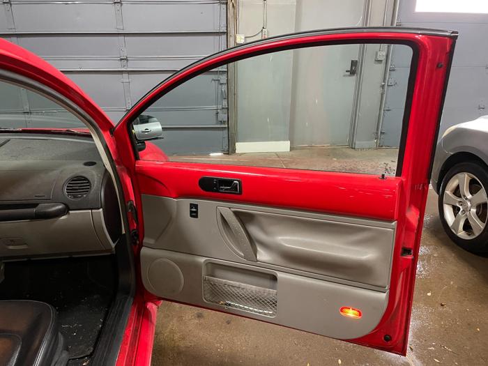 2000 Volkswagen New Beetle