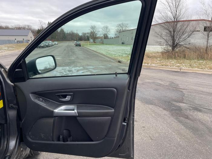 2005 volvo xc90 sel with 127627 miles for sale near elk-river, minnesota 94bb9463f7694fbba4e0226e47906e00.jpg