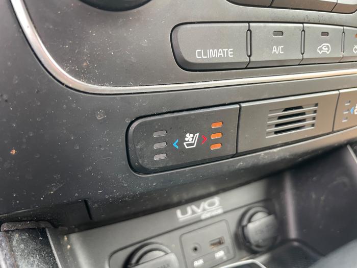 2014 kia sorento ex-v6-2wd with 62812 miles 953290caa88d4a79bc93b0455a3cc929.jpeg