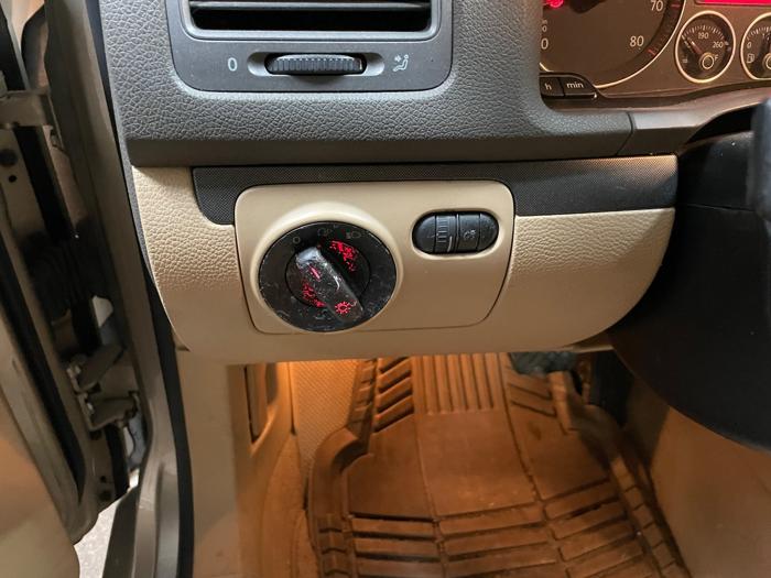 2005 volkswagen jetta 2.5l with 135969 miles for sale near elk-river, minnesota 95992960079e4eb8919d76f7b74cc960.jpeg