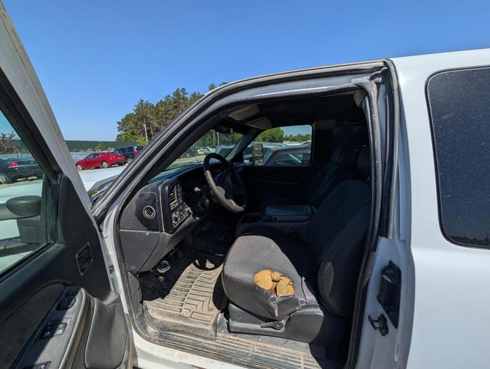 2003 chevrolet silverado-2500hd ext.-cab-short-bed-4wd with 265768 miles for sale near elk-river, minnesota 95d2430ec9f94f84adb9f6511eecb0d9.jpg