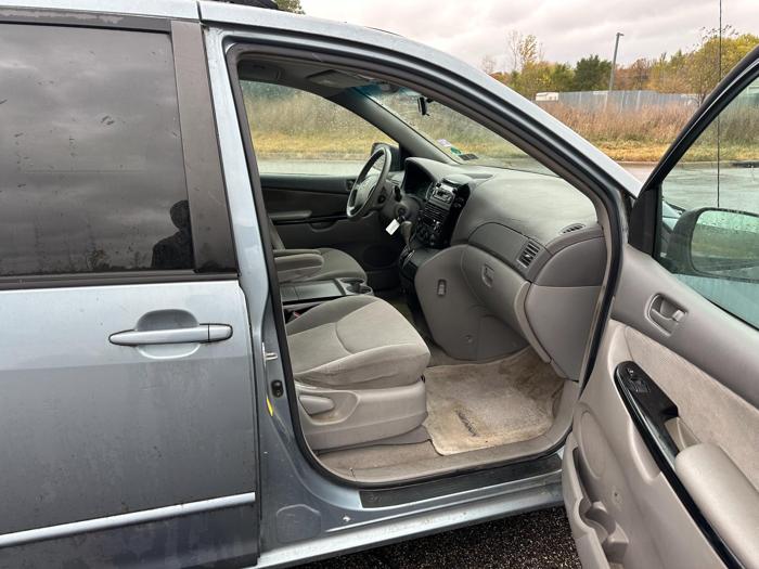 2004 toyota sienna le---7-passenger with 228430 miles for sale near elk-river, minnesota 96b90a4dd572411984592c6360a049ee.jpg