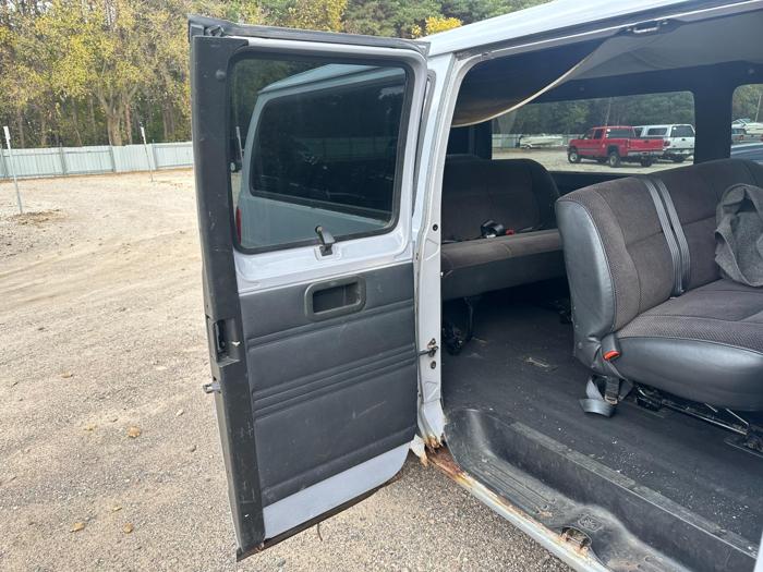2001 dodge ram-wagon b2500 with 154485 miles for sale near elk-river, minnesota 96ceb8c47a464c47adc453cc133709d4.jpg