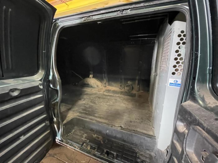 2003 chevrolet express 2500 with 401128 miles for sale near elk-river, minnesota 96d8a055af4b44d2a4d7328e742fe6d7.jpg