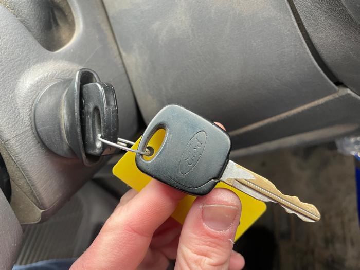 2002 ford f-150 xl-supercab-short-bed-4wd with 177669 miles for sale near redwood-falls, minnesota 9785cc5d8ce54f728548c907b1b9f893.jpeg