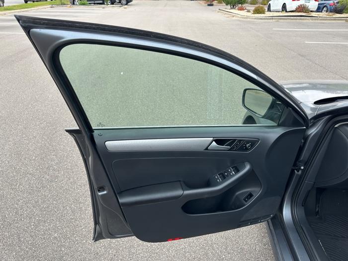 2015 volkswagen jetta se-6a with 149303 miles for sale near burnsville, minnesota 979c121ab20944d8a02a5024bc252d5c.jpeg