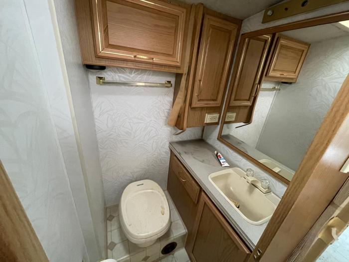 1996 fleetwood flair -33d- with 27222 miles for sale near elk-river, minnesota 98c301ec28bb4412a2af2c4e0c2d25e0.jpg