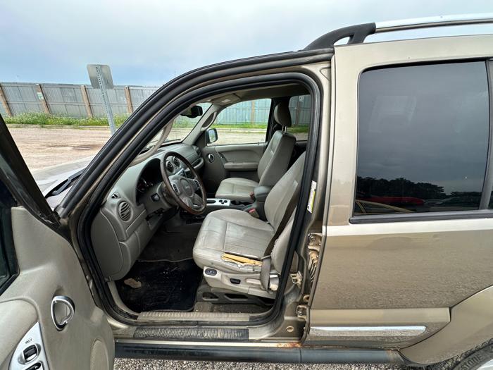 2005 jeep liberty limited-4wd with 158358 miles for sale near elk-river, minnesota 98f05a3facfa4de0b8665fdba200a23c.jpeg