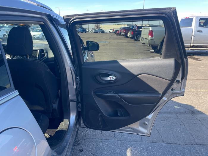 2016 jeep cherokee latitude-4wd with 204960 miles for sale near st.-cloud, minnesota 990ef882d2e94960af04975bb895d1c7.jpeg