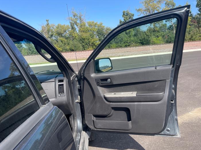 2009 ford escape xlt-fwd-v6 with 167177 miles for sale near rochester, minnesota 9a1a2a44c3024c4f9b9ecf4199e9fa36.jpeg