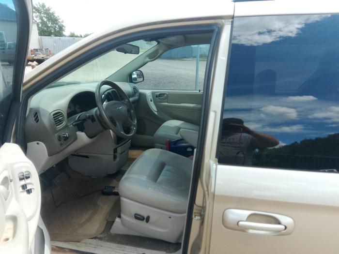 2006 chrysler town-&-country touring with 173423 miles for sale near elk-river, minnesota 9b3173bd5e8f4f2fb9a2e34f7afa7d58.jpg
