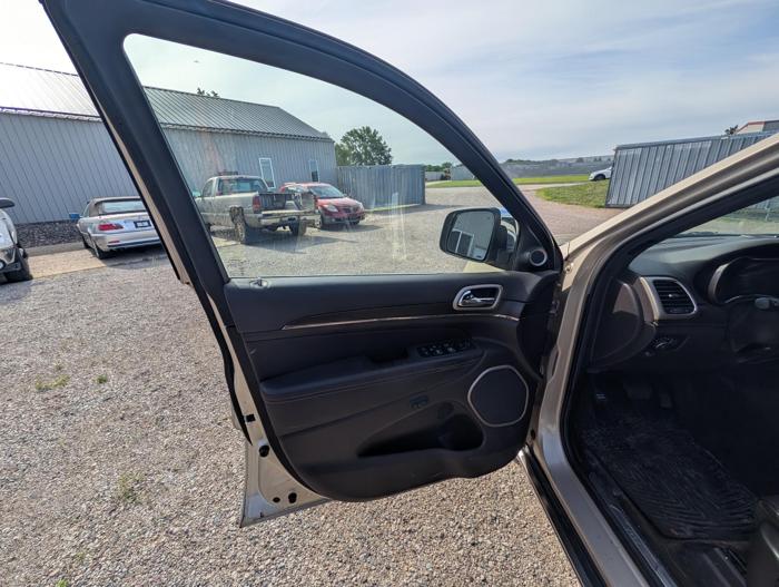 2014 jeep grand-cherokee summit-4wd with 200569 miles for sale near elk-river, minnesota 9b37f6a5fc044b41a53a700a10b5ade0.jpg