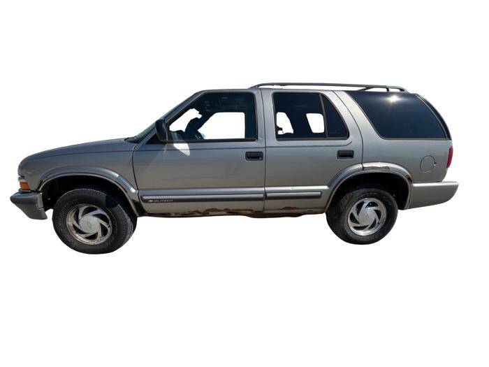 2000 chevrolet blazer ls-4-door-4wd for sale near elk-river, minnesota 9b65ec4d3e9a4a1aab83f6a9e668f9d3.jpg