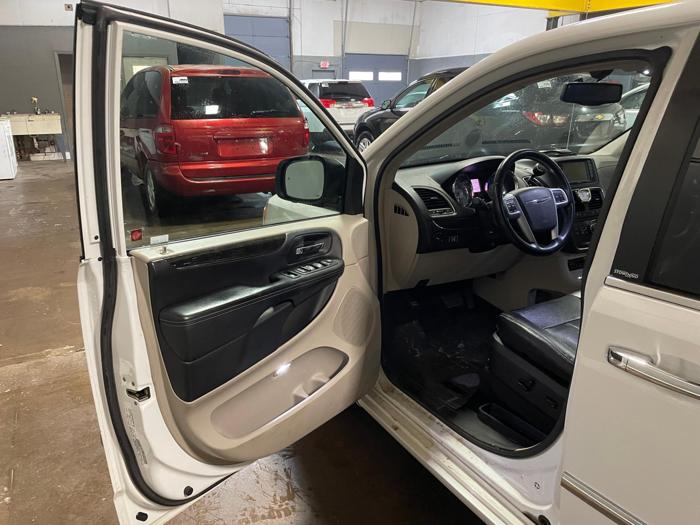 2014 chrysler town-and-country touring-l with 198131 miles for sale near elk-river, minnesota 9babc71ceeaf4c66a310d0881c61f10f.jpg