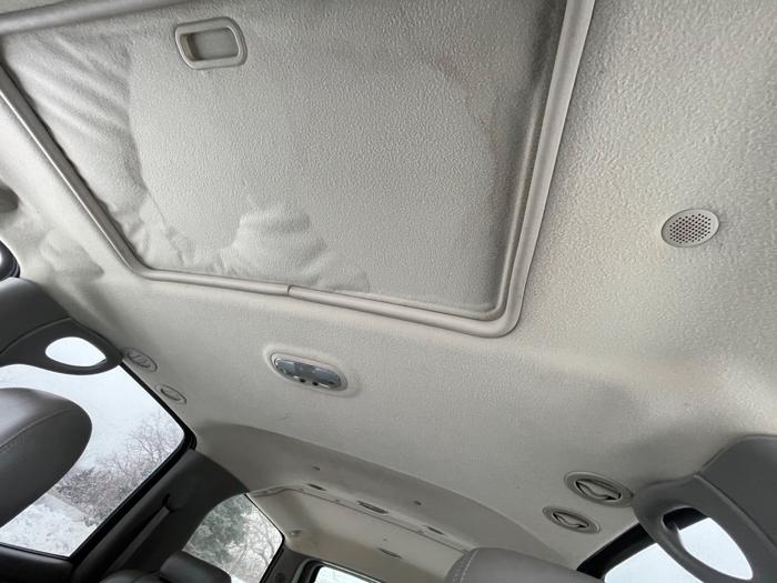 2004 chevrolet suburban 1500-4wd with 177654 miles for sale near fridley, minnesota 9bc58e582c2e43aaa3bcdcd183cb212d.jpeg