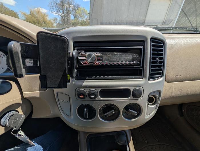 2005 ford escape xlt-4wd with 181896 miles for sale near elk-river, minnesota 9bcd3c97ec504ccd8ea202c8325ca79c.jpg
