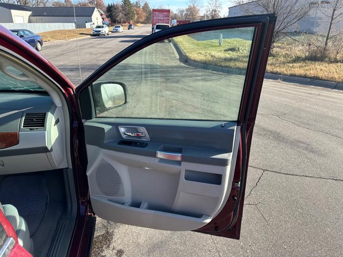 2008 chrysler town-&-country touring with 160232 miles for sale near elk-river, minnesota 9c0b4e731a1940aeae3c9be035ce2602.jpeg