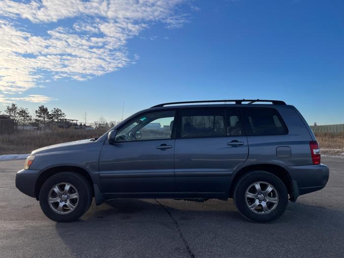 2004 toyota highlander std with 199026 miles for sale near elk-river, minnesota 9d72d1b183c342b382cc6bdb281c6418.jpg