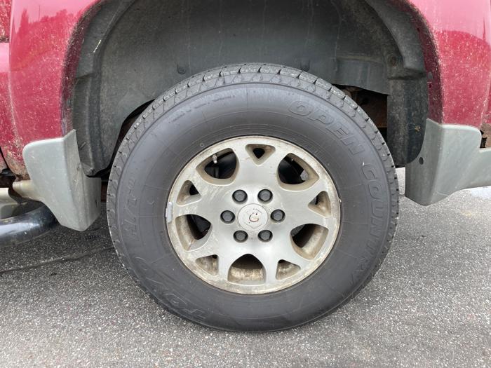 2004 chevrolet suburban 1500-4wd with 315133 miles for sale near elk-river, minnesota 9d829c1cacd34f3085f6324a33034d4f.jpeg