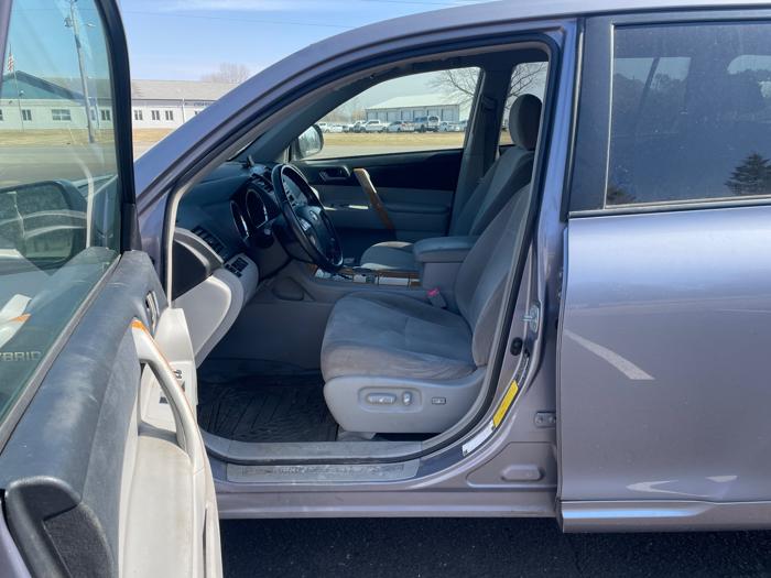 2008 toyota highlander-hybrid 4wd with 343575 miles for sale near columbus, minnesota 9db30f1cfac84d96960e207393dc4ea5.jpeg