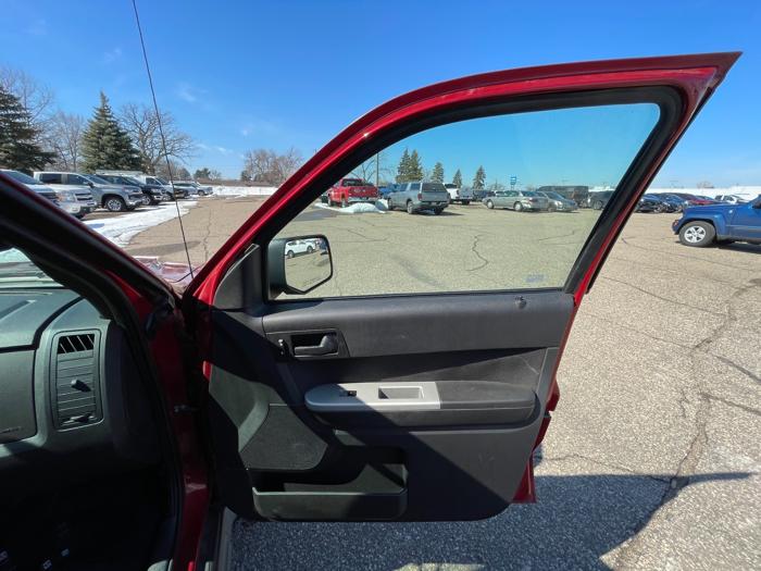 2009 ford escape xlt-4wd-v6 with 118028 miles for sale near fridley, minnesota 9dc3f87a3b424b1d8050f13e85f5e4d4.jpeg