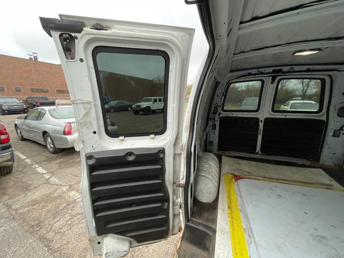 2004 chevrolet express 2500-cargo with 174080 miles for sale near new-hope, minnesota 9e48b97fb91e44a3867beed0824c7348.jpeg
