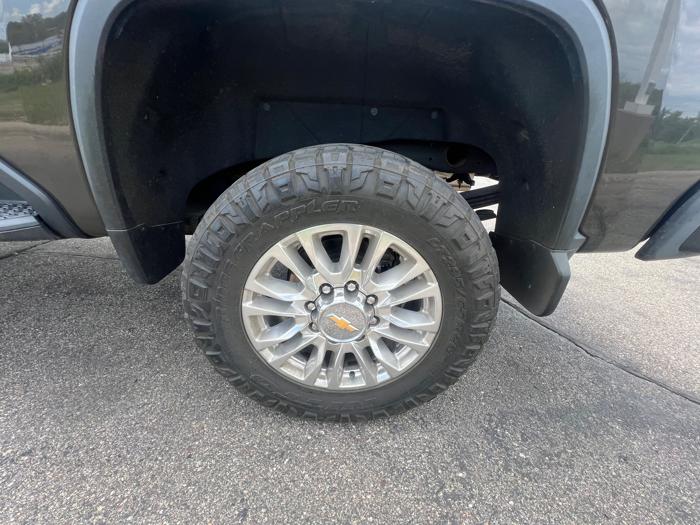 2020 chevrolet silverado-2500hd high-country-crew-cab-short-box-4wd with 54725 miles for sale near savage, minnesota 9e5dd0f00ef14fe3b1144bdfdf9b1f6a.jpeg