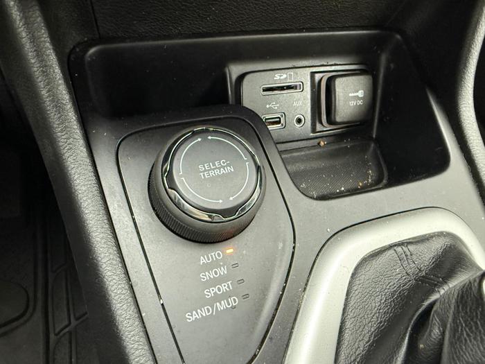2015 jeep cherokee latitude with 100130 miles for sale near elk-river, minnesota 9ed55843c56143deb58f307355fb66c1.jpg