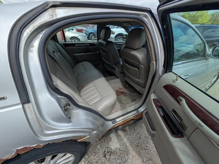 2003 lincoln town-car signature for sale near elk-river, minnesota 9f0f46e177664d2b84a7badadfffff2c.jpg