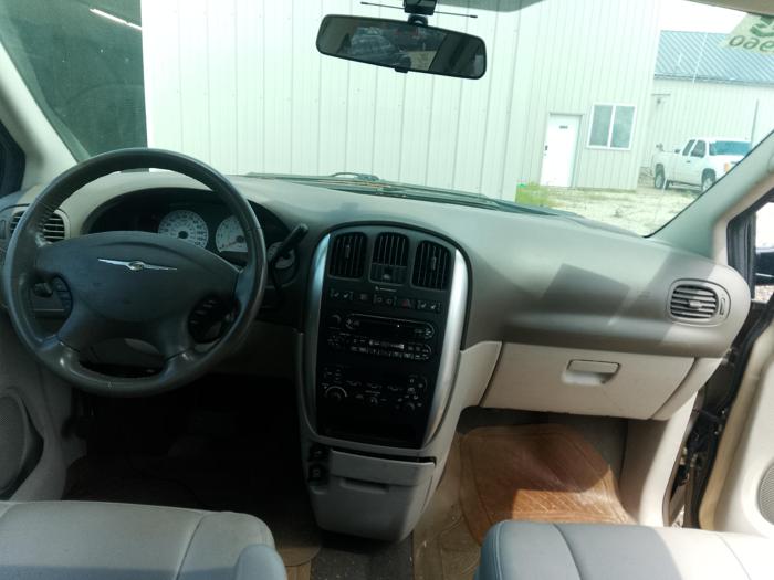 2006 chrysler town-&-country touring with 173423 miles for sale near elk-river, minnesota 9f9da69d37764010a760942a01996813.jpg