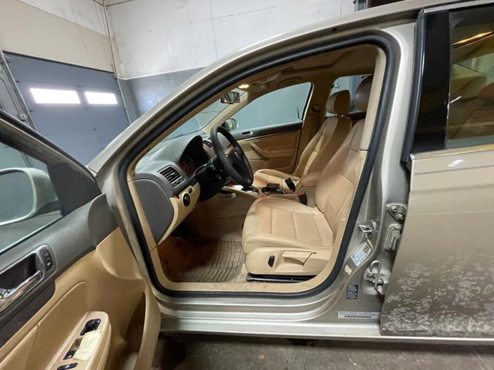 2005 volkswagen jetta 2.5l with 135969 miles for sale near elk-river, minnesota 9faecedc1d5146f0a58df460e2d0357c.jpeg