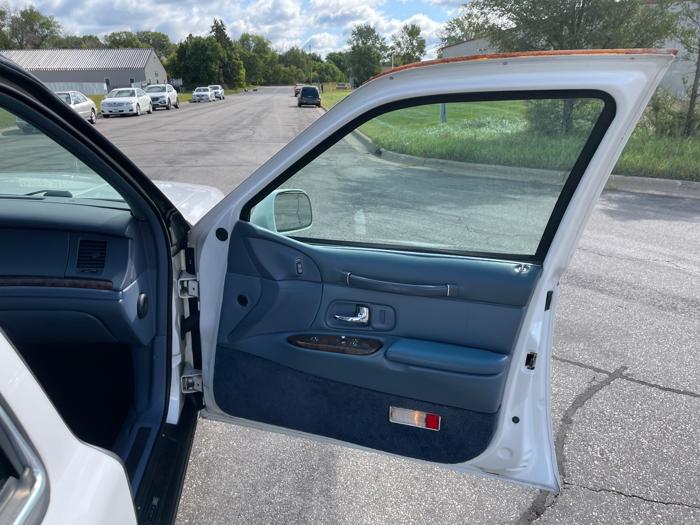 1997 lincoln town-car executive with 293168 miles for sale near elk-river, minnesota a01327571d64486bac6f83090b16938b.jpeg