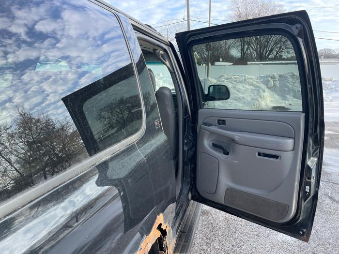 2004 gmc yukon-xl 1500-4wd with 247582 miles for sale near fridley, minnesota a017d1f7863e498e91ad56ee5c9dc78f.jpeg