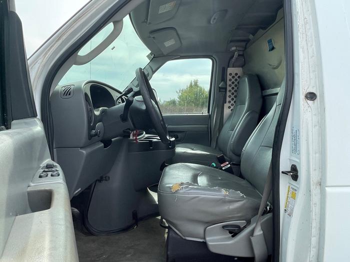 2006 ford econoline e-250 with 217735 miles for sale near elk-river, minnesota a08d3cfdf77743e3bfe039a5b6f7718d.jpeg