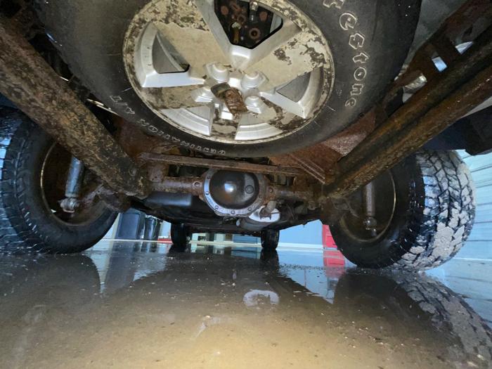 2007 jeep commander sport-4wd with 142319 miles for sale near elk-river, minnesota a095dd1dfa1b4dcaa564c2212d307995.jpeg