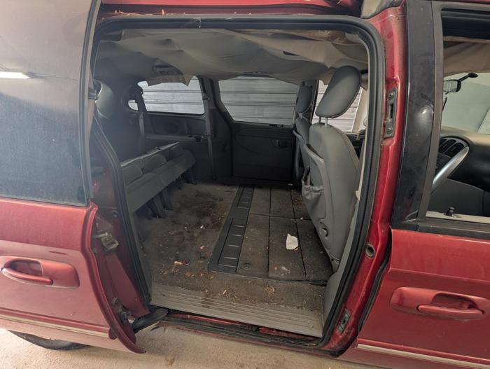 2006 chrysler town-&-country touring with 162857 miles for sale near elk-river, minnesota a1220d436f394a6fa4ec7968f2336734.jpg