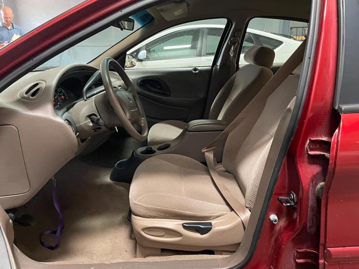 1999 Ford Taurus