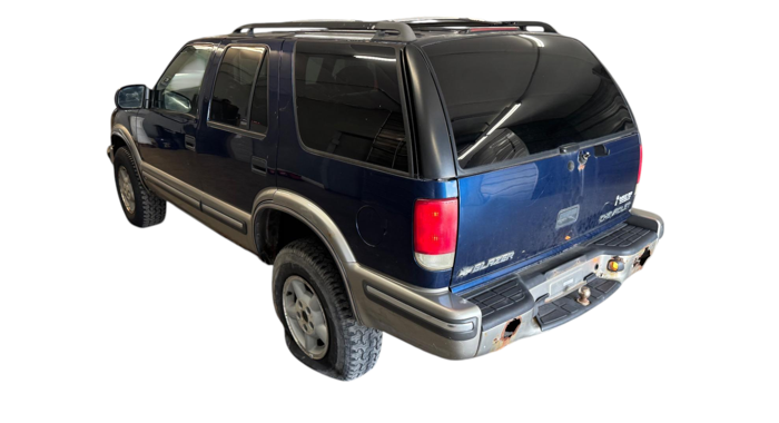 1999 chevrolet blazer 4-door-4wd with 195804 miles for sale near elk-river, minnesota a20e842445974e4c81c58ebf0dd669e5.png