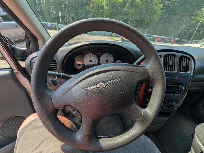 2006 chrysler town-&amp;-country lx with 222575 miles for sale near elk-river, minnesota a360b4a97dc84419ac6176131c8f6f41.jpg