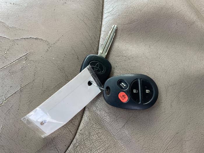 2004 toyota sienna le---7-passenger with 225351 miles for sale near fridley, minnesota a3792851141c4314928c8acf60d2e74d.jpeg