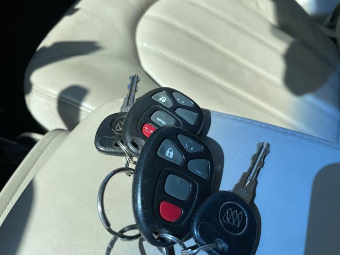 2006 buick lucerne cxl-v6 with 166717 miles for sale near elk-river, minnesota a37d9160881f4939959e4b50cd584012.jpeg
