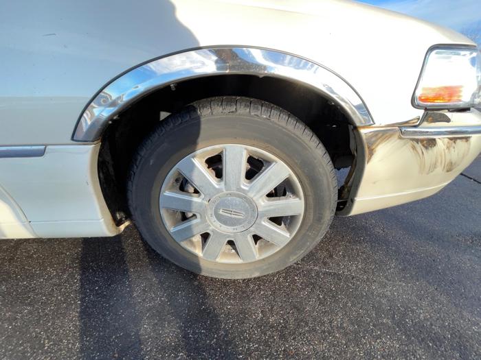 2003 lincoln town-car cartier with 147179 miles for sale near elk-river, minnesota a3ff9ae31b234d4a91424009ee5bc85e.jpeg