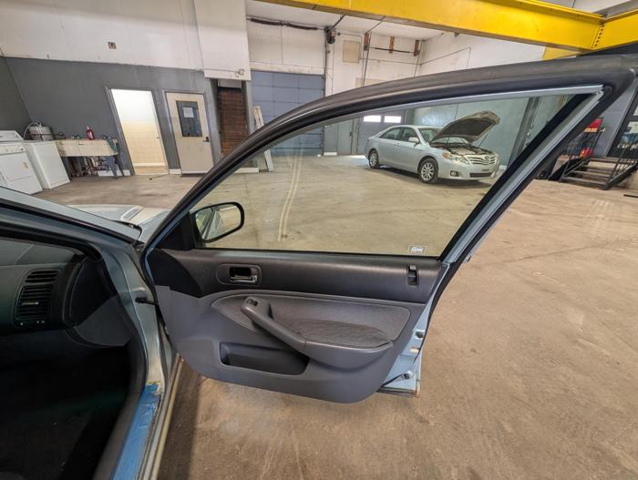 2004 honda civic-hybrid sedan-with-cvt with 142924 miles for sale near elk-river, minnesota a42d4009a51a4619b4cf669e590c35d6.jpg