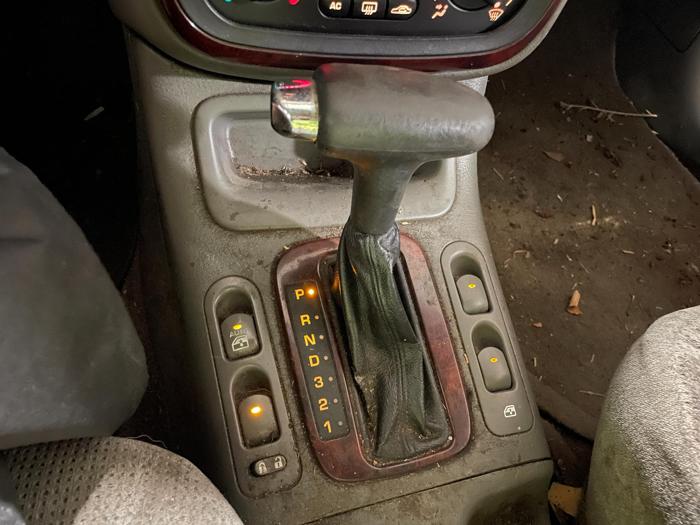 2002 Saturn LW
