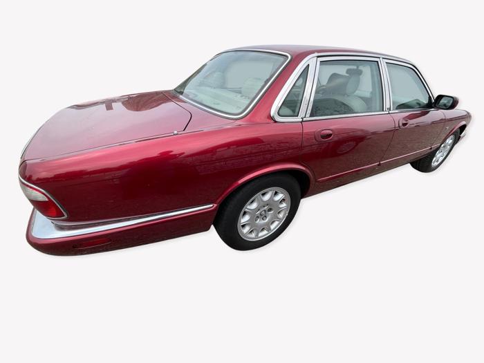 1998 jaguar xj-sedan xj8 with 122279 miles for sale near elk-river, minnesota a4730e31319f4cf7baa65c55cb3aada8.jpg