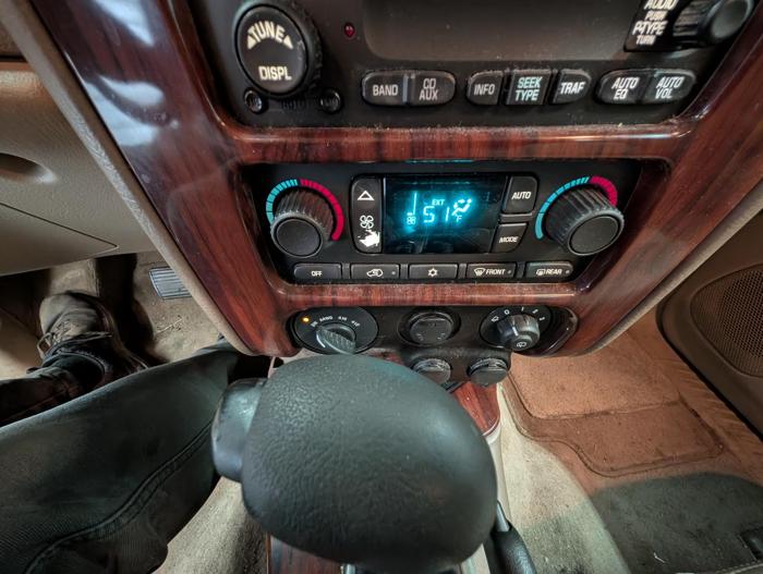 2004 gmc envoy sle-4wd with 196701 miles for sale near elk-river, minnesota a558f6e59fae4de99aa9dc920b4e1198.jpg