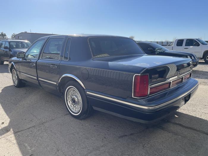 1997 lincoln town-car sel with 171572 miles for sale near elk-river, minnesota a56dddd0c6f44c79af1fb2f4f86c1f90.jpg