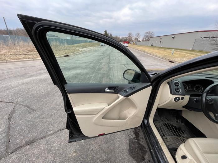 2016 volkswagen tiguan se-4motion with 179663 miles for sale near elk-river, minnesota a58c9a9878b541c6928505bc1b1492e8.jpeg