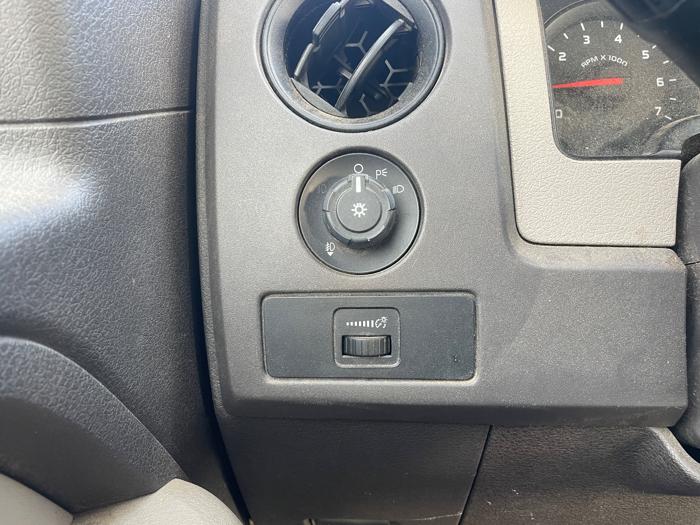 2009 ford f-150 stx-supercab-6.5-ft.-bed-4wd with 174048 miles for sale near fridley, minnesota a5e444206aeb4772850727398ca1ce9d.jpeg